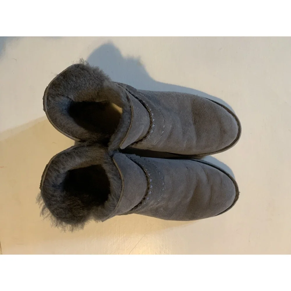 UGG Australia Gray Suede Sheepskin Lined Boots Women's Size 8